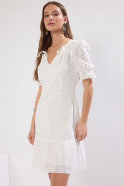 TRENDYOLMILLA Siyah A Kesim Yaka Detayl? Brode Mini Astarl? Dokuma Elbise TWOSS21EL2089