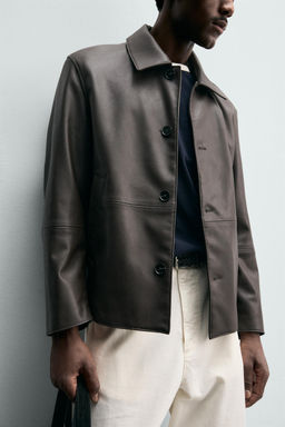 SOBRECAMISA REGULAR FIT EFECTO PIEL / Marr?n oscuro - Zara фото 5