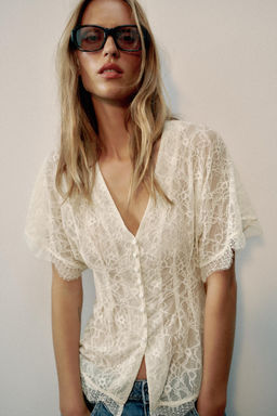 TOP ENCAJE BOTONES / Crema - Zara фото 3