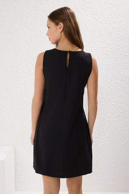 Siyah Duz Kesim Tas Aksesuar Detayl? Mini Dokuma Elbise TWOSS25EL00293 - Trendyolmilla фото 4