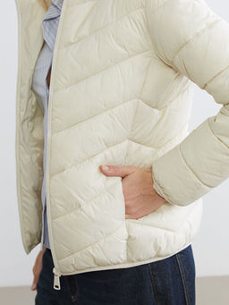 Kap??onlu Kad?n ?i?me Mont