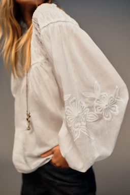 SMOCKED ROMANTIC SHIRT - Zara фото 4