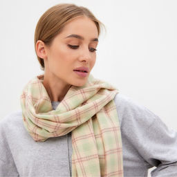 Шарф зимний с кистями MINAKU 65*180 + 8 см клетка  фото 2