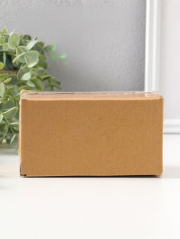 Фигурка полистоун Цыплята завязывают подарочный бант на яичке, 7 см