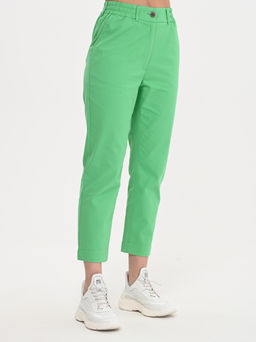 Легкие и комфортные летние брючки из хлопка с добавлением лайкры.