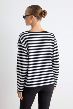 Siyah-Ekru _izgili Oversize/Geni_ Kesim D__meli Bisiklet Yaka Pamuklu _rme T-Shirt TWOAW27TS00026 - Trendyolmilla фото 4