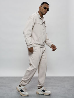 Спортивный костюм бежевого цвета