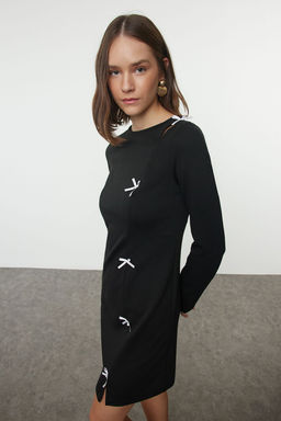 TRENDYOLMILLA Siyah Duz Fiyonk Detayl? Mini Bodycone/Vucuda Oturan Esnek Orme Elbise TWOAW25EL00229  фото 2