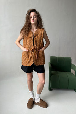 Жилет стеганый HOME109/01/Коричневый, белый