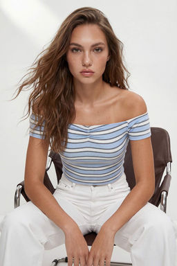 Mavi _izgili Fitted/V_cuda Oturan Carmen Yaka B_zg_l_ Fitilli Esnek _rme Bluz TWOSS26BZ00074