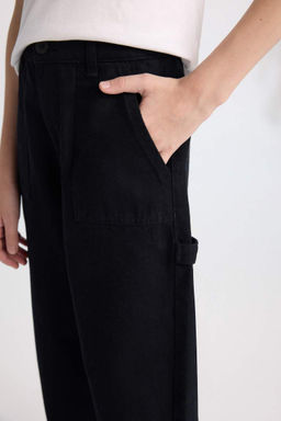 Базовые прямые черные брюки из габардина свободного покроя для мальчиков со стандартными штанинами и карманами-каргоми - Defacto фото 4