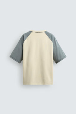 CAMISETA COLOR BLOCK PARCHE COMBINADO / Crudo