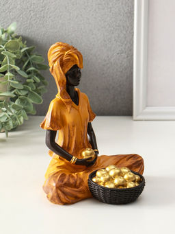 Сувенир полистоун "Африканка в горчичном наряде, с яблоками в корзине" 14х15,5х17,5 см