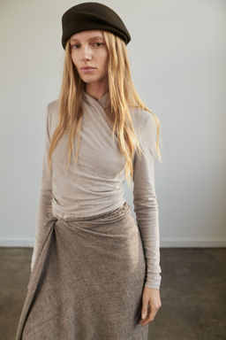 T-SHIRT WITH SIDE DRAPING