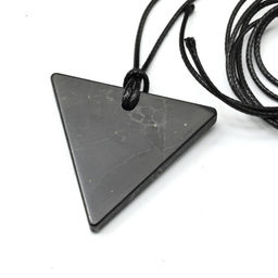 Кулон из шунгита "Треугольник женский" 35мм, на шнурке