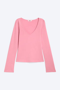 Top de punto entallado con cuello en V