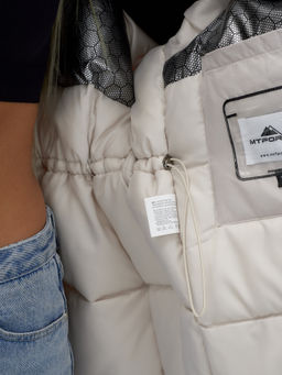 Куртка летучая мышь женская с капюшоном зимняя бежевого цвета 9630B - Mtforce фото 13