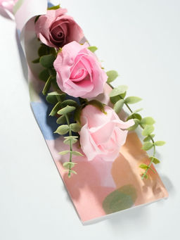 Букет из мыльных лепестков для ванны Три розы с эвкалиптом, подарочный, розовый, 8.5?7.4?38.6 см - Simaland фото 3