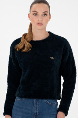 Женский темно-синий свитер с круглым вырезом и мягкой текстурой