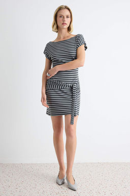 _ok Renkli _izgili Bodycon/V_cuda Oturan Ku_akl_ Mini Viskon Ribana _rme Elbise TWOAW27EL00063