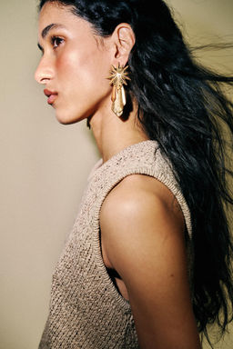 PENDIENTES MET?LICOS SOL FLECOS / Dorado