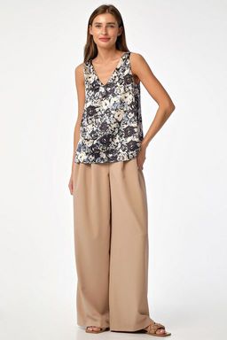 Топ атласный базовый с цветочным принтом на бежевом