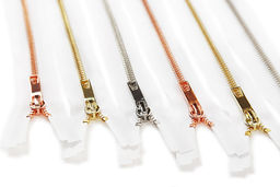 Молния Металл декоративная Gamma Premium SDV-3 80 см с брелком под золото золото однозамковая Тип 3 1 шт разъёмная