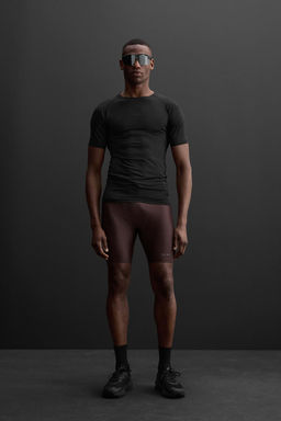 COMPRESSION T-SHIRT