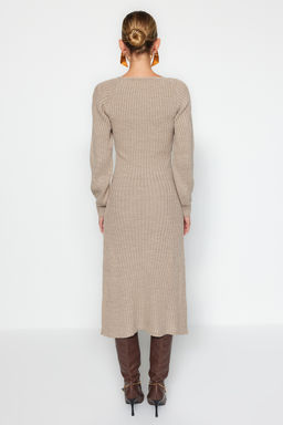 TRENDYOLMILLA Kiremit Midi Triko Kalp Yaka Elbise TWOAW24EL00212  фото 5