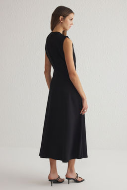 TRENDYOLMILLA Siyah Etegi Belden Ac?lan Aksesuar Detayl? Piliseli Midi Dokuma Elbise TWOSS25EL00143  фото 10