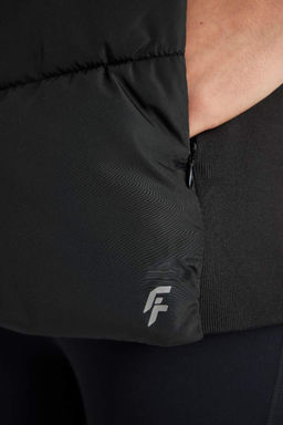 Водоотталкивающий надувной жилет с капюшоном DeFactoFit для спортсменов узкого кроя  фото 6