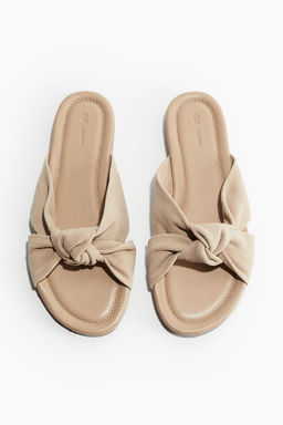 Sandalias de piel con nudo decorativo
