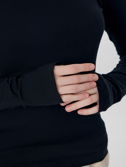 Лонгслив женский черный с надписью Be a new icon - Mark formelle фото 5