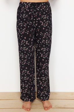 Trendyolmilla Siyah Cicekli F?rf?rl? Ip Ask?l? Viskon Dokuma Pijama Tak?m? THMSS24PT00301