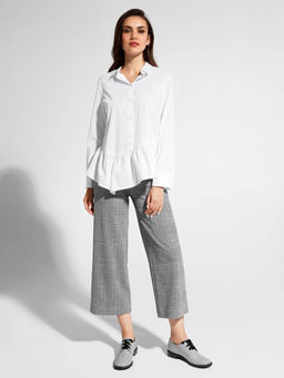 CONTE Однотонная хлопковая рубашка с ассиметричной баской LBL 1040 white