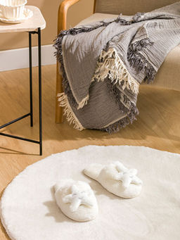 Pel?? Kad?n Ev Terli?i