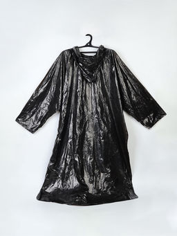 Цена за 2 шт. Детский дождевик-брелок "Привет, дождь", цвет черный