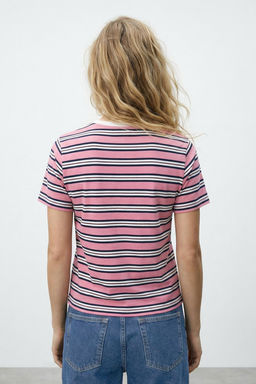 Pembe Cizgili Regular/Normal Kal?p K?sa Kollu Tok %100 Pamuk Vatkal? Orme T-Shirt TWOSS26TS00031