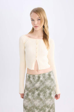 Приталенный трикотаж с открытыми плечами