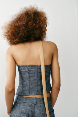 TOP CORTO ALAMARES CON LINO / Gris
