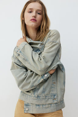 Cazadora denim oversize con efecto desgastado