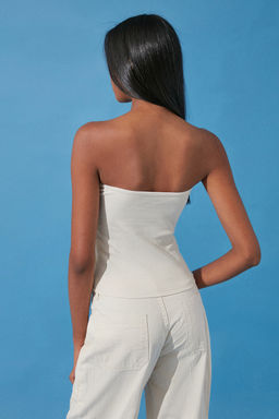 Tas Fitilli Straplez Yaka Dokuma Garnili Vucuda Oturan Pamuklu Esnek Crop Orme Bluz TWOSS24BZ00361