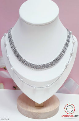 Колье женское со стразами
