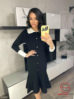 Женское платье с имитацией пуговиц