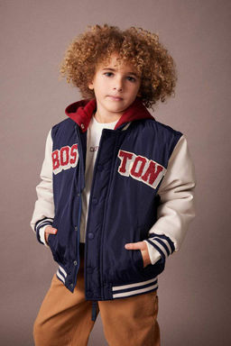 Водоотталкивающая куртка-бомбер со съемным капюшоном и воротником для мальчиков