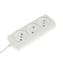 Цена за 2 шт. Удлинитель Luazon Lighting ECO, 3 розетки, 1.5 м, 6 А, 1300 Вт, ШВВП 2×0.75 мм2, без заземления, белый