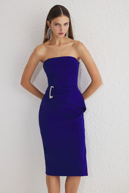 TRENDYOLMILLA Saks Vucuda Oturan Aksesuar Detayl? Straplez Dokuma Midi Elbise TPRSS25EL00127 фото 6