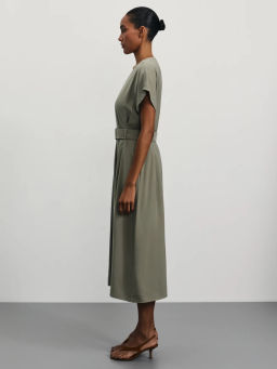 Приталенное платье из вискозы с ремнем / Zarina  фото 4