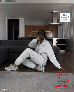 Спортивный женский костюм