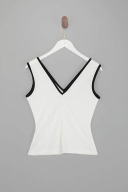 Ekru Fitted/Vucuda Oturan V Yaka Kolsuz Biyeli Scuba Krep Orme Bluz TWOSS26BZ00482 - Trendyolmilla фото 2